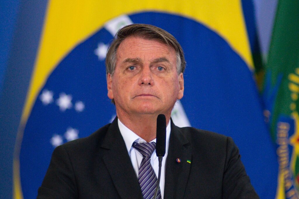 Em entrevista, Bolsonaro afirma que soube de plano para matar Lula pela imprensa e diz: ‘quem escreveu, que se responsabilize’