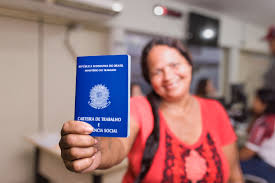 Desemprego cai para 5,8% e atinge menor taxa da história, segundo IBGE