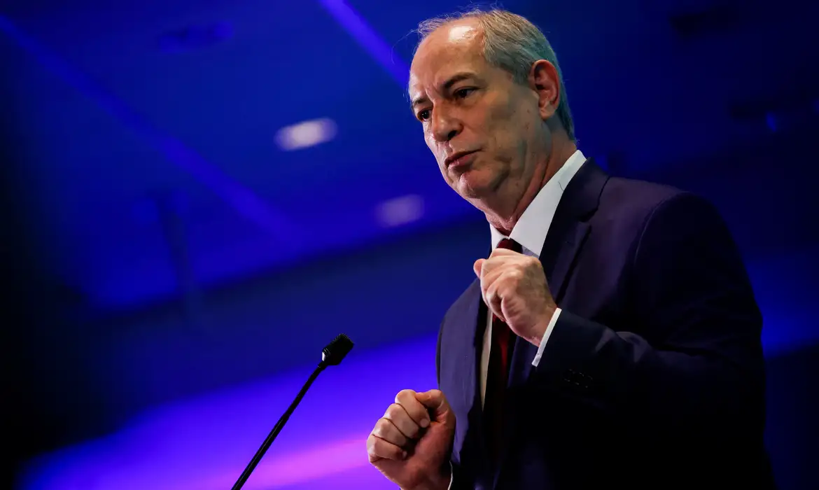 PL suspende apoio a Ciro Gomes após racha entre Michelle e filhos de Bolsonaro