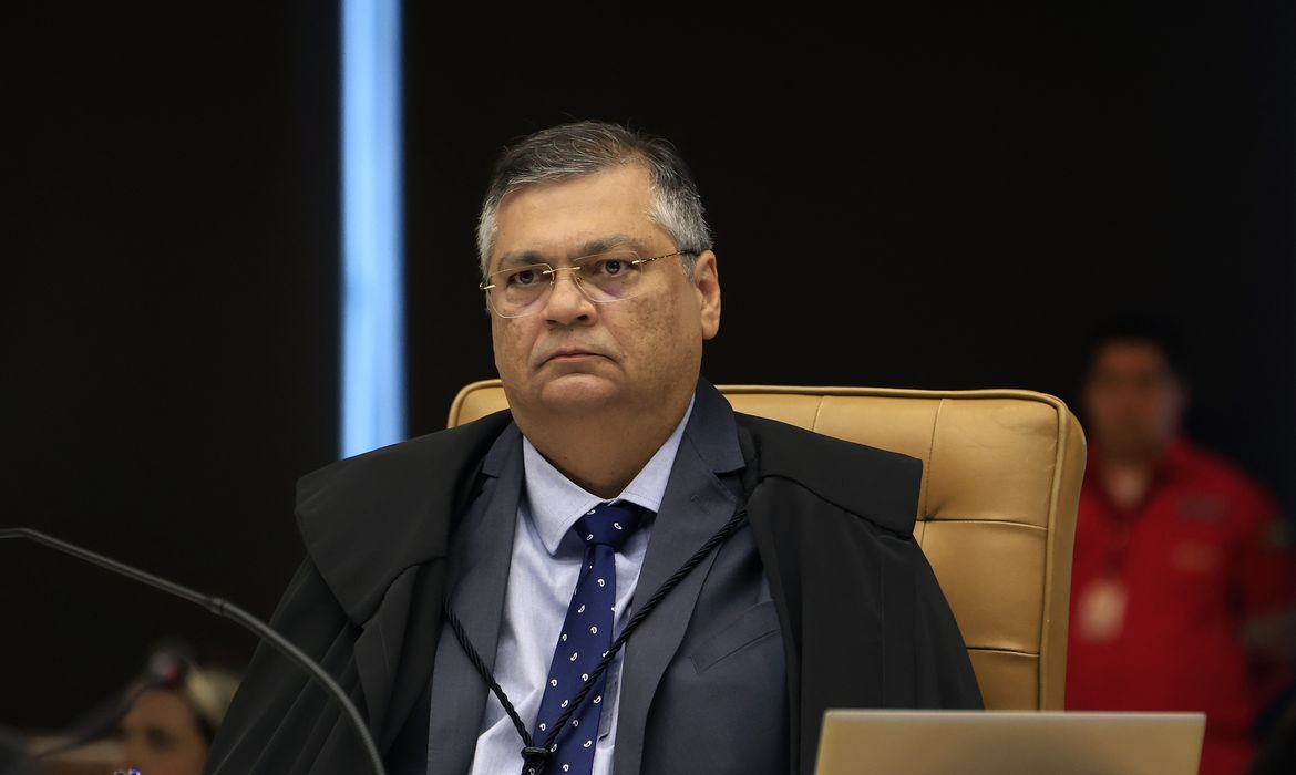 Dino reage aos EUA e diz que não é competência de embaixada “monitorar” STF