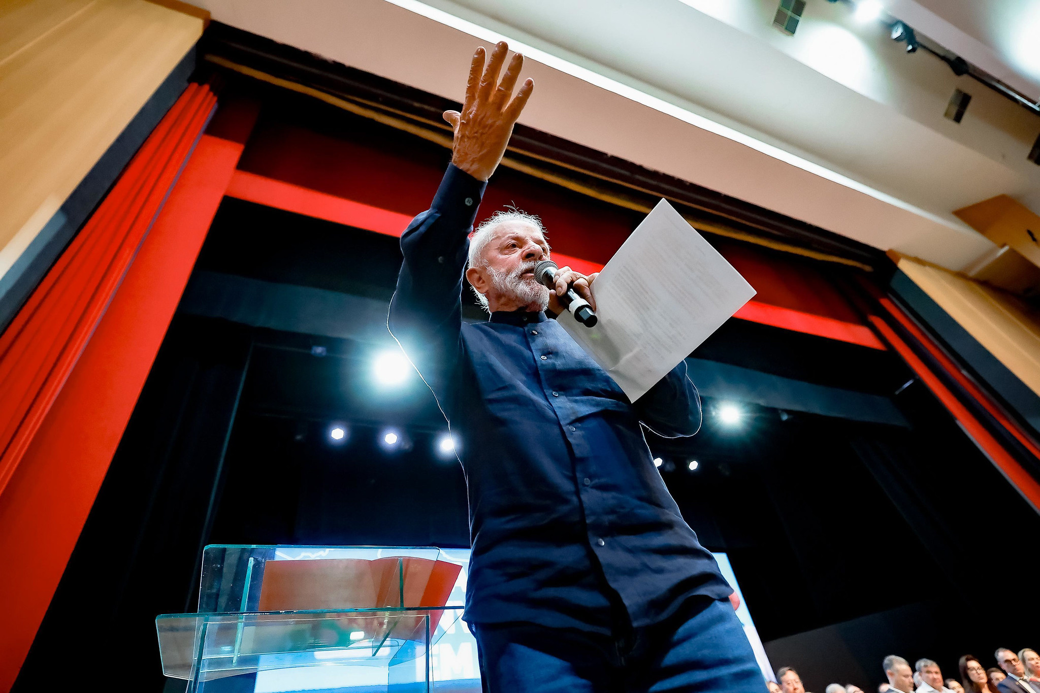 Lula pede para Bolsonaro ‘criar vergonha’ e responder acusações: “Não fique chorando”