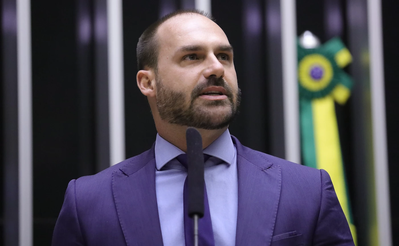Salário de Julho: Eduardo Bolsonaro segue recebendo da Câmara mesmo nos EUA
