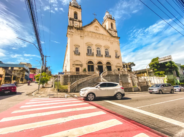 Trânsito é interditado em ladeira para a chegada de 300 padres na Catedral de Maceió