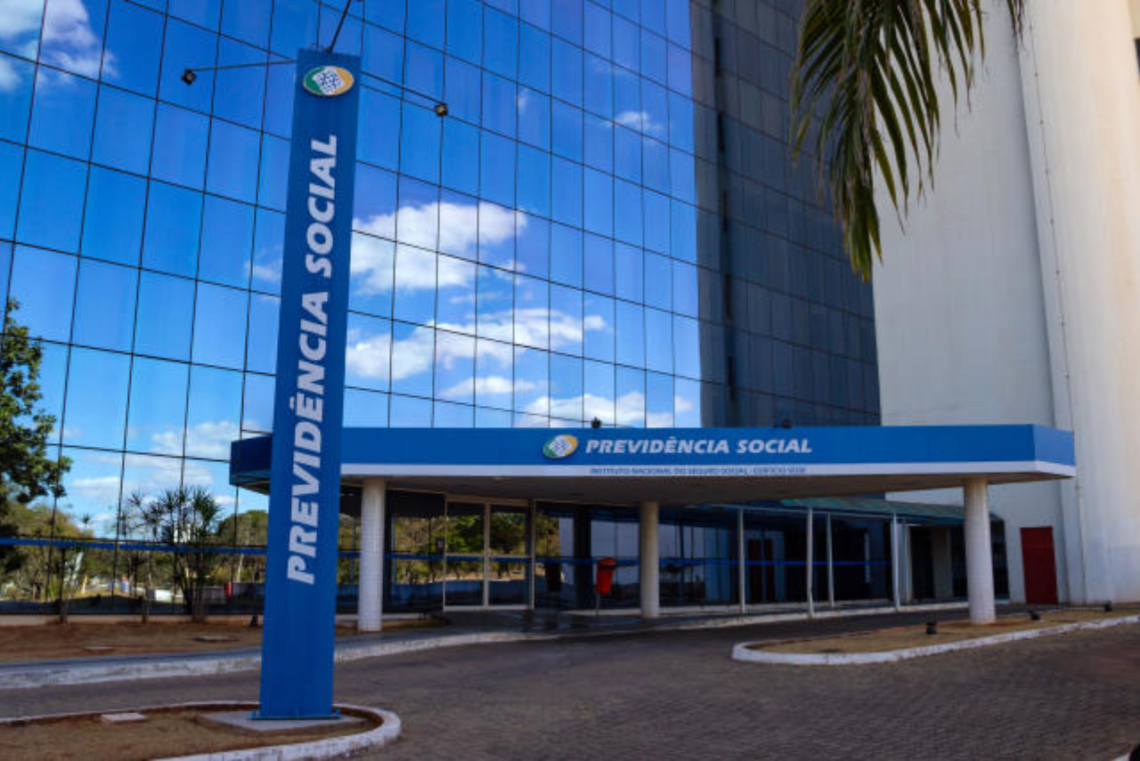 Senado aprova projeto que proíbe descontos associativos na folha de aposentados e pensionistas