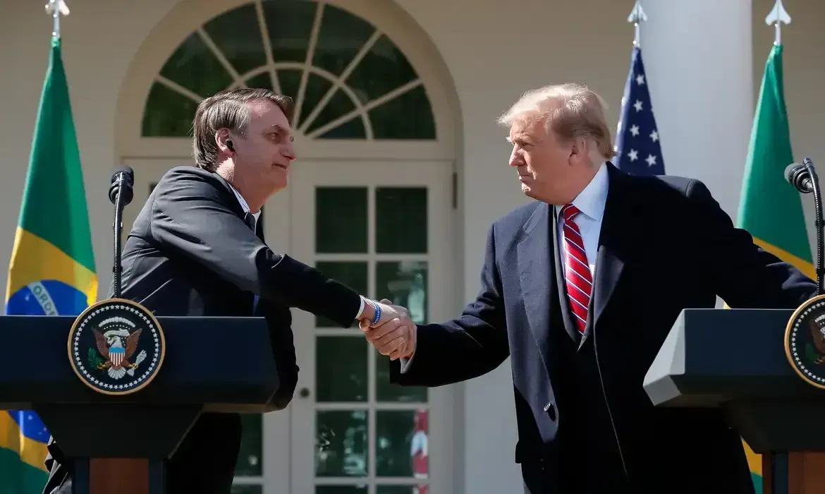 Democratas acusam Trump de usar tarifas para proteger Bolsonaro