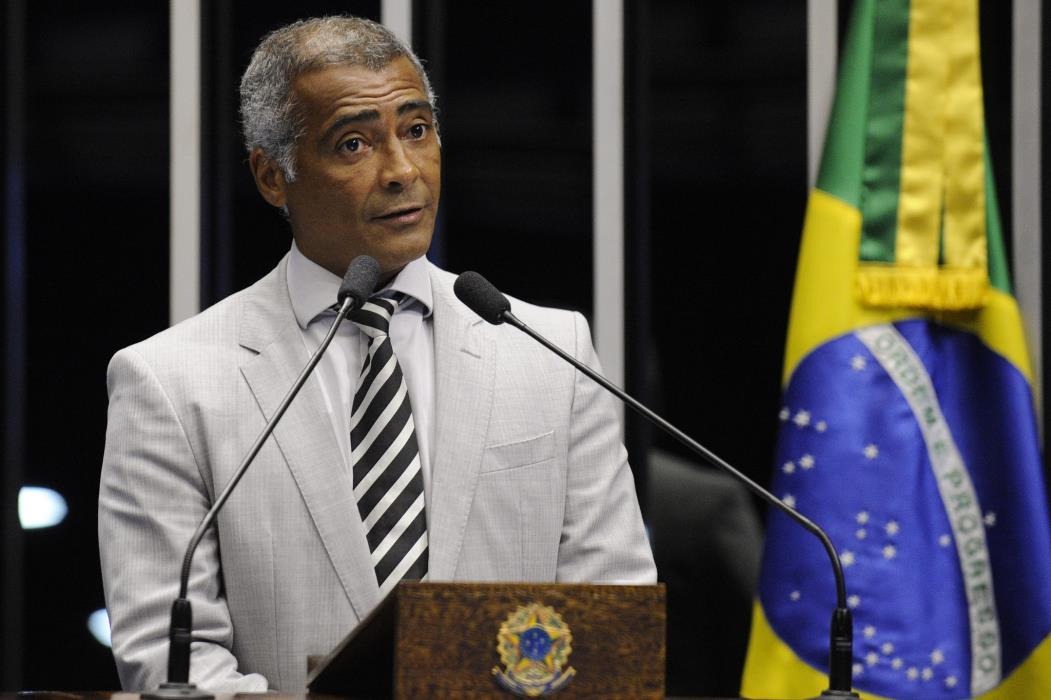 Romário não assina impeachment de Moraes, deixa de seguir Bolsonaro e apaga postagens em apoio ao ex-preseidente