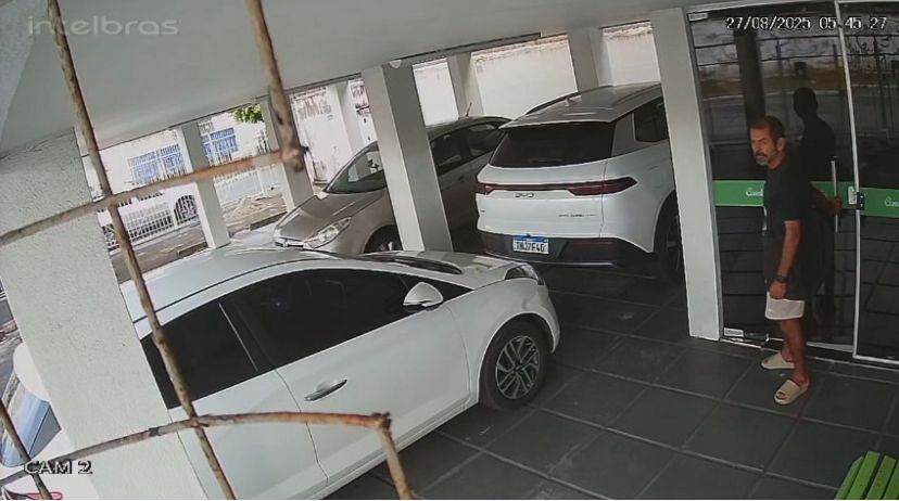 Polícia Civil divulga imagens de suspeito de invadir edifícios na Jatiúca
