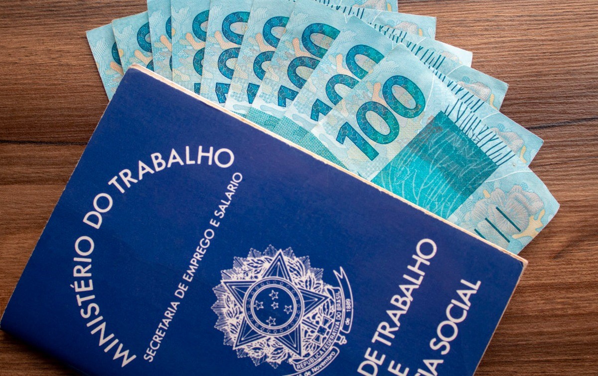 Governo avalia pagar um salário mínimo para trabalhadores impactados por tarifaço de Trump