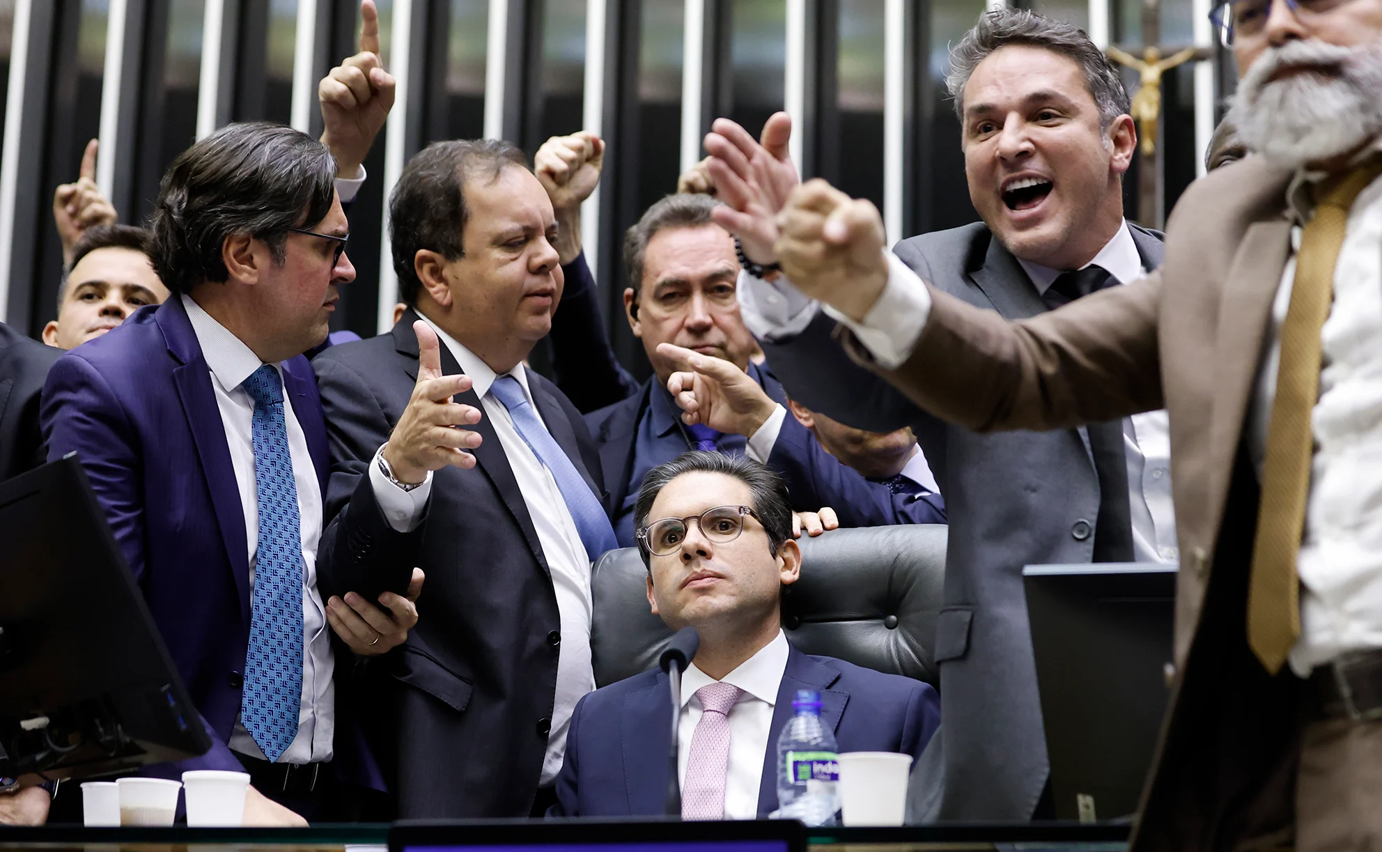 Hugo defende punição “pedagógica” por ocupação de plenário da Câmara