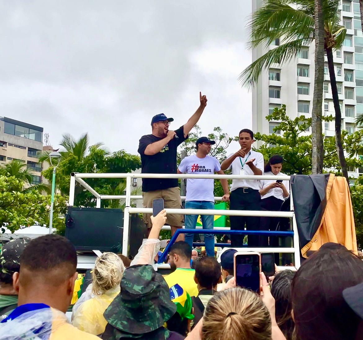 “Liberdade não tem preço”, diz Leonardo Dias em ato contra Lula e Moraes, em Maceió