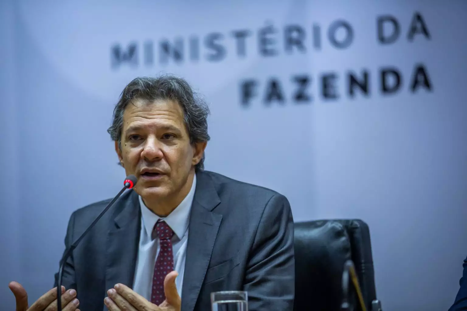 “Brasil e EUA têm 200 anos de relação; não há motivo para esse impasse”, diz ministro Haddad em coletiva