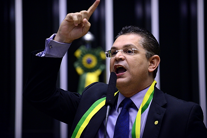 Líder do PL no Congresso afirma que há “chantagem” e “perseguição” do Supremo