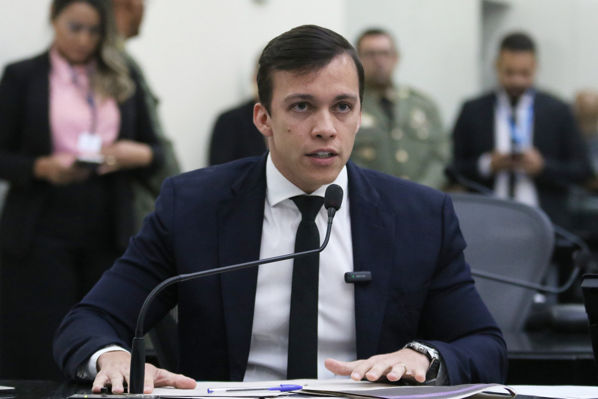 “Mais imposto?” Delegado Leonam critica governo de Alagoas por aumento no ICMS