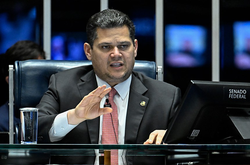 Após crise no Congresso, Senado aprova manter isenção de IR para quem ganha até dois salários mínimos