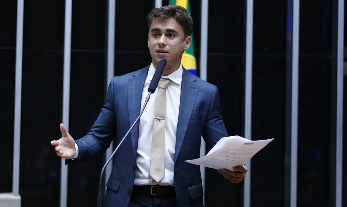 Descuido de Nikolas ou rigidez de Moraes? Vídeo postado por deputado leva STF a decretar prisão domiciliar de Jair Bolsonaro