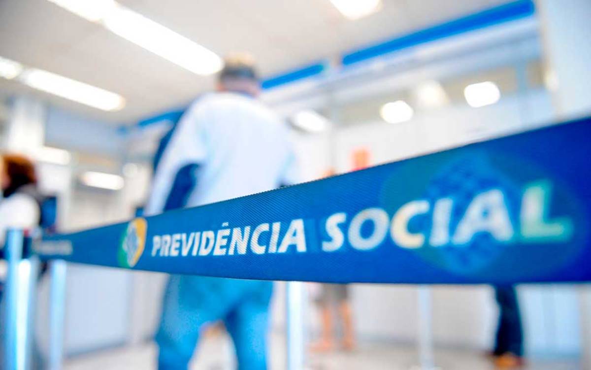 INSS alerta para risco de atrasos em aposentadorias após corte de verbas do governo Lula