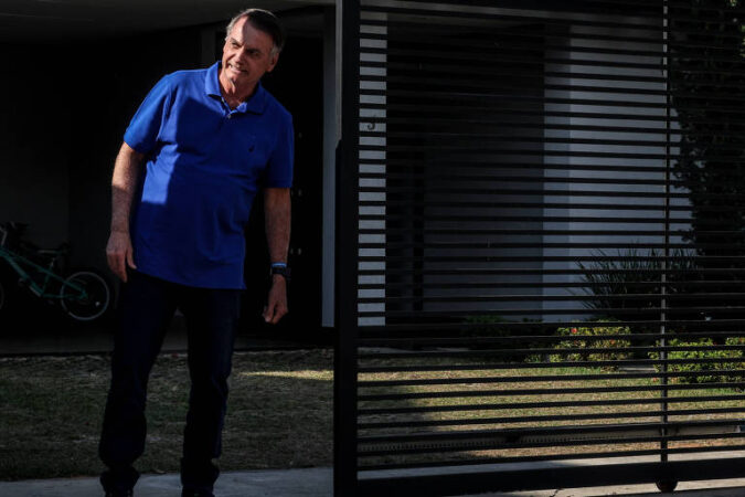 PGR se posiciona contra presença de policiais no interior da casa de Bolsonaro