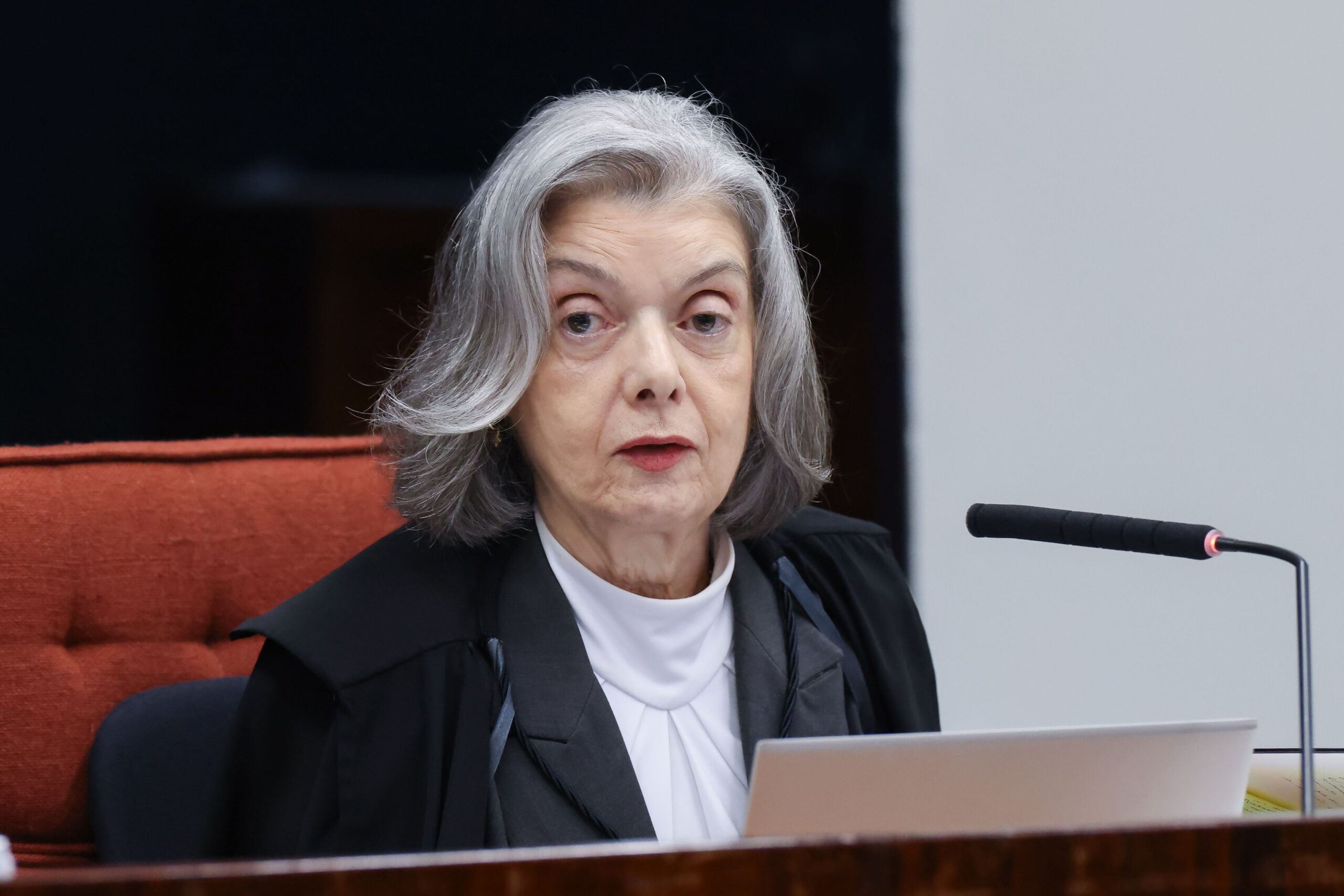 Com voto de Cármen Lúcia, STF forma maioria para condenar grupo de fake news ligado à trama golpista