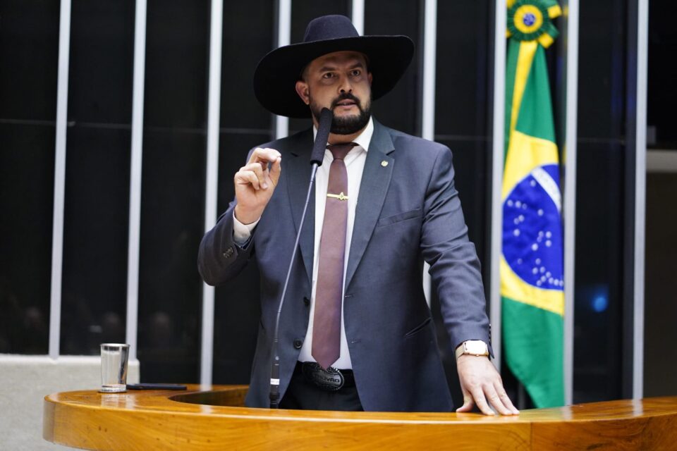Deputado diz que a única coisa que “Careca do INSS” não pode ser acusado é “de ter cabelo”