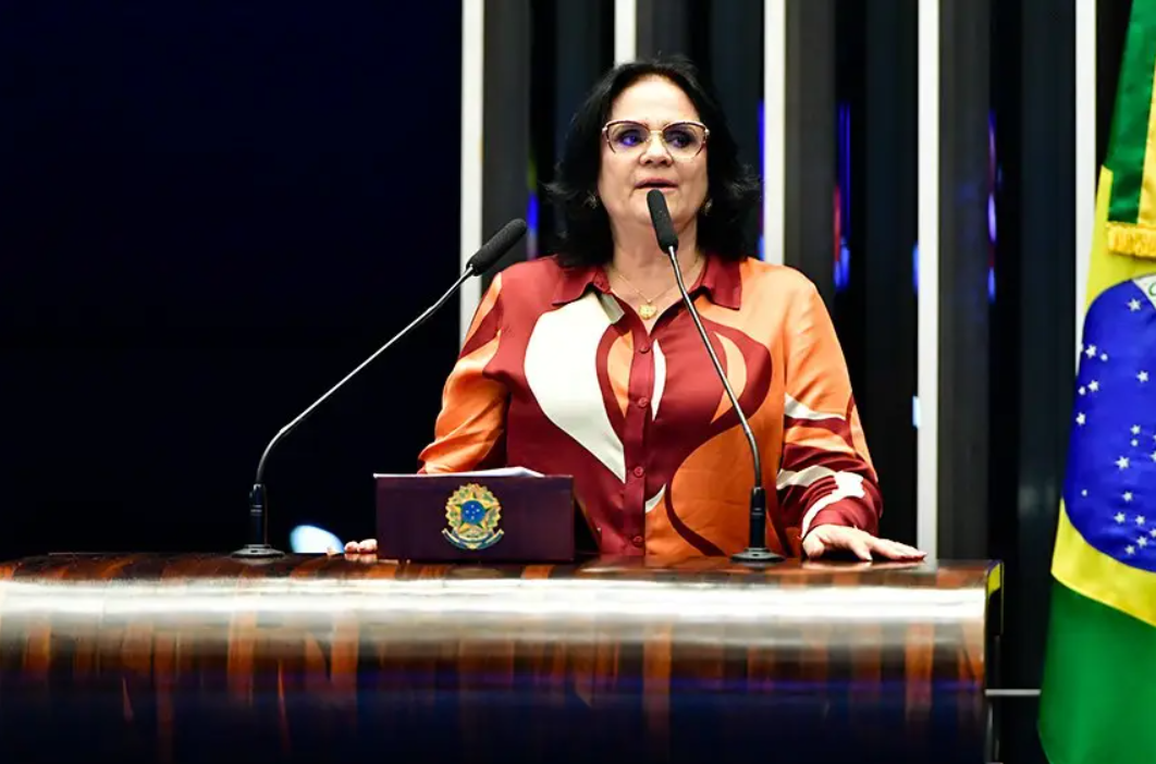 Damares acusa Alexandre de Moraes de fraude e pede prisão de ministro durante julgamento de Bolsonaro