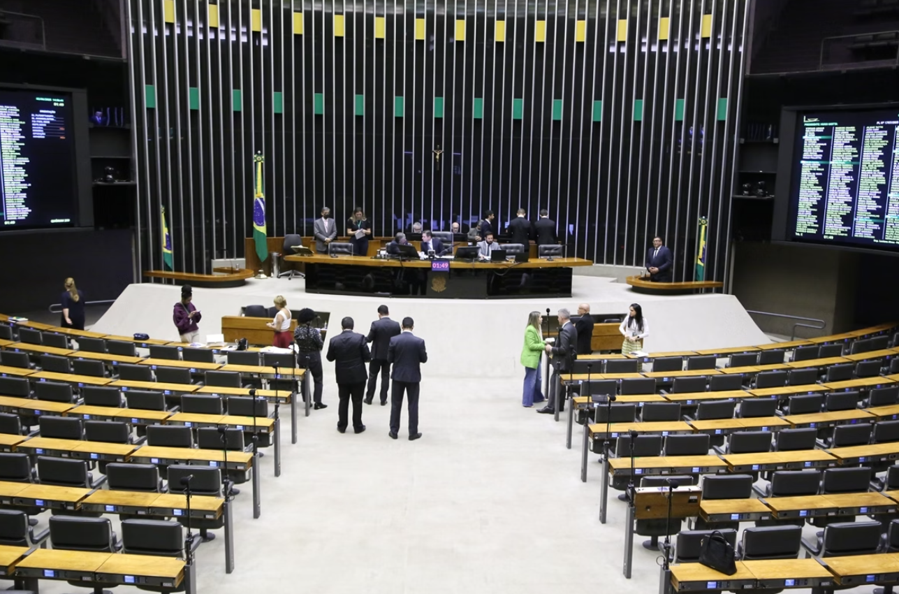 Câmara aprova projeto que restringe descontos de sindicatos em benefícios do INSS