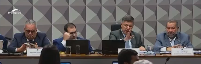 Bate-boca entre Randolfe Rodrigues e Carlos Viana acirra tensão na CPMI do INSS