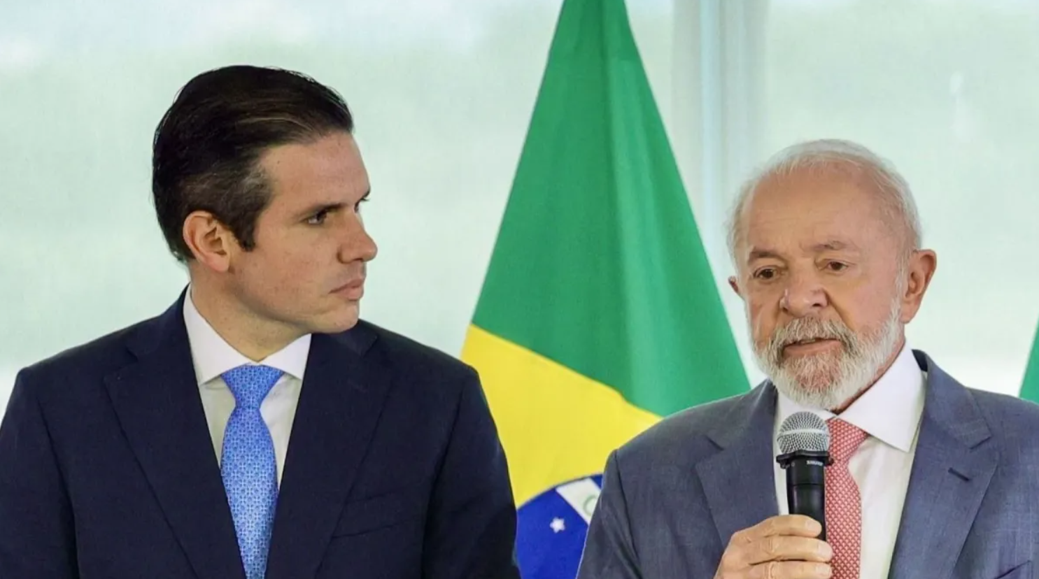 Lula reafirma oposição à anistia a Bolsonaro em encontro com Hugo Motta