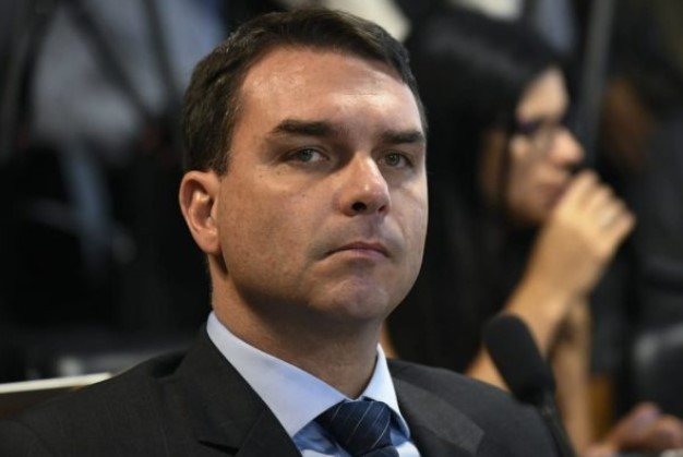 Flávio Bolsonaro transmite recado do pai após condenação do STF: “Encarar de frente essa perseguição”