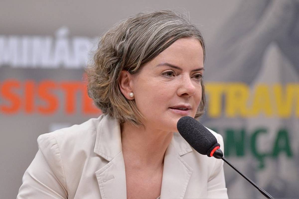 Gleisi cobra apoio a quem ficar no governo: ‘Inclusive os que indicam’