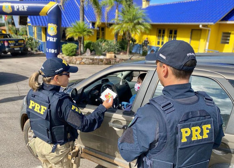 Motoristas já podem quitar débitos via Pix durante blitz e evitar remoção do veículo