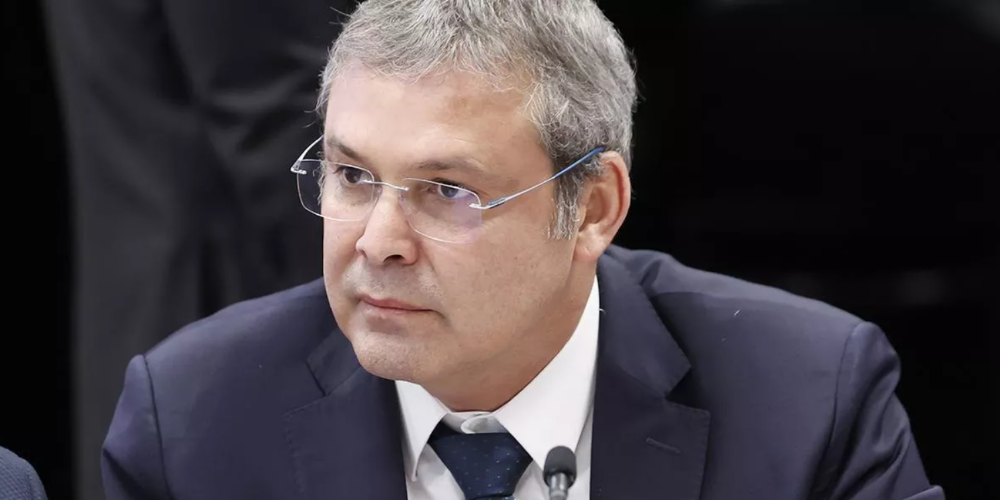 Lindbergh Farias critica voto de Fux que absolveu Bolsonaro: “Eu nunca vi um voto tão vergonhoso”