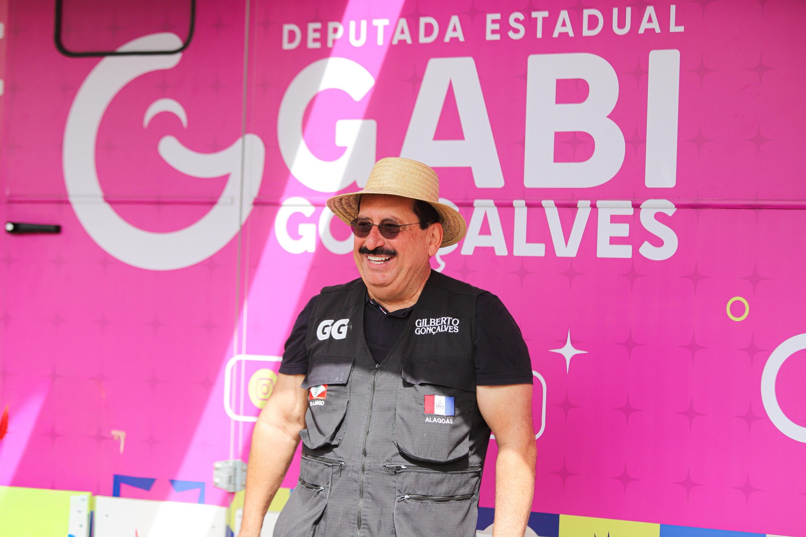Gilberto Gonçalves participa de Gabinete Itinerante em Rio Largo ao lado da Deputada Gabi Gonçalves