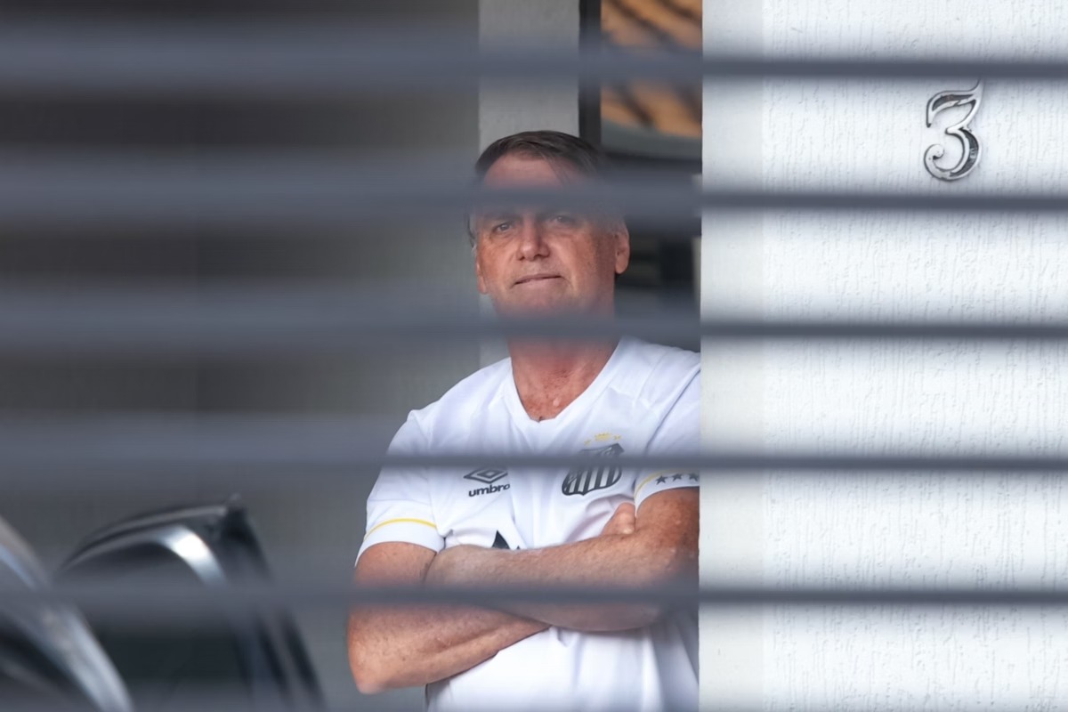 Defesa afirma que Bolsonaro não irá ao julgamento nos próximos dias