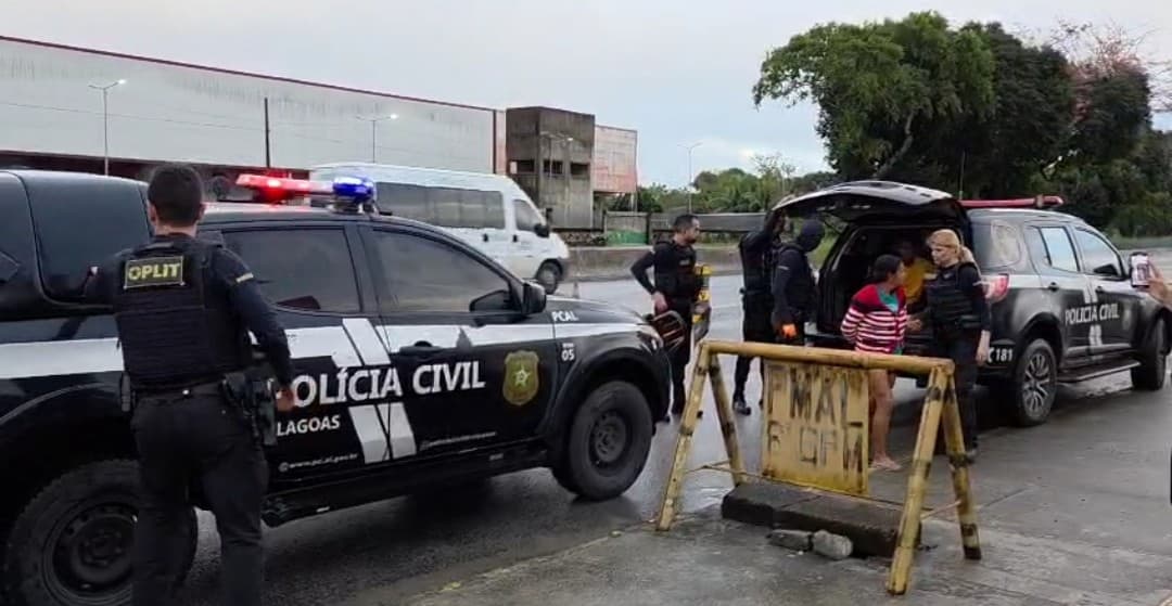 Polícia Civil prende quatro pessoas e apreende adolescente envolvidos em “tribunal do crime” em Rio Largo