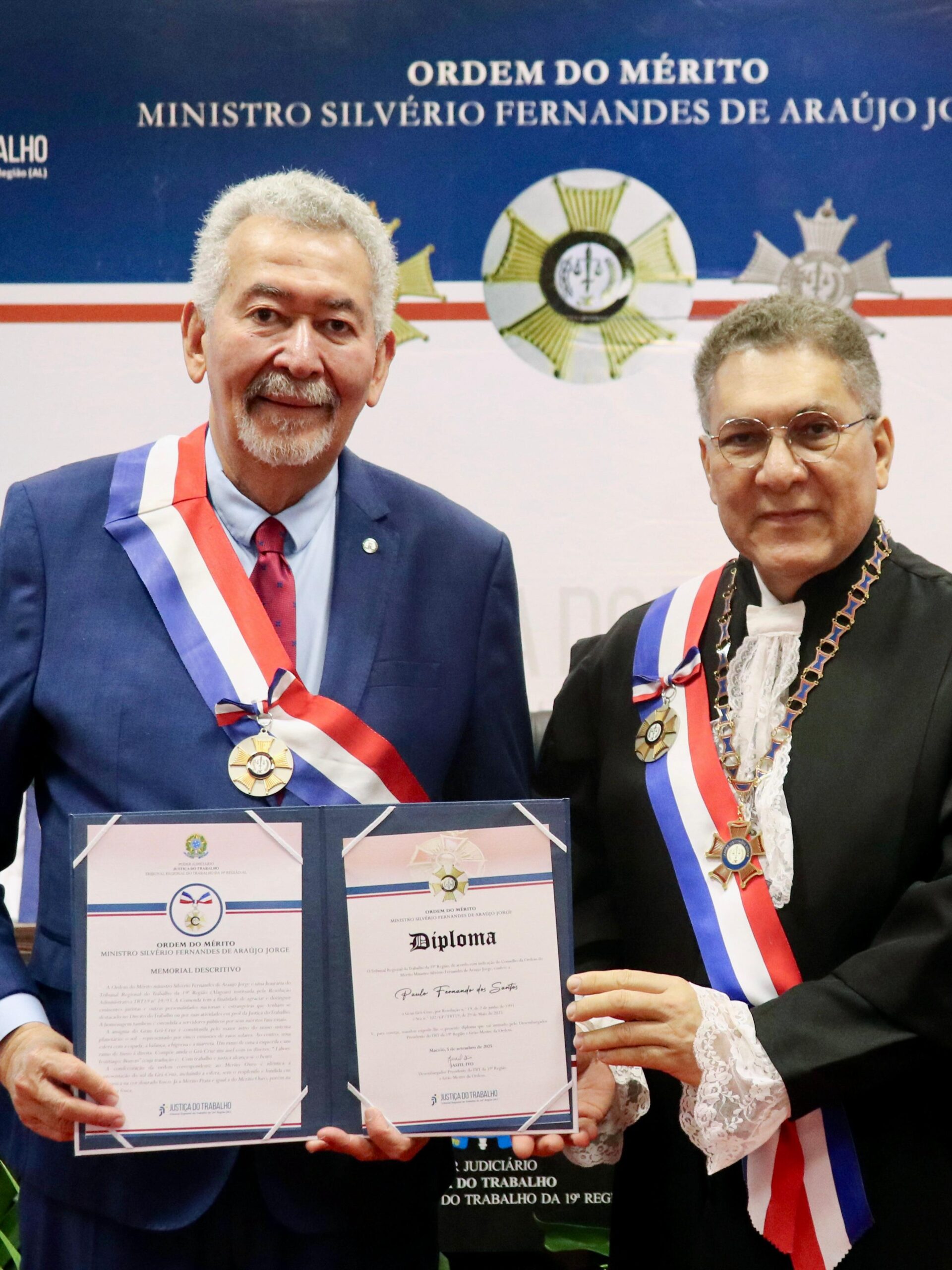 Deputado Paulão recebe a mais alta comenda do TRT/AL