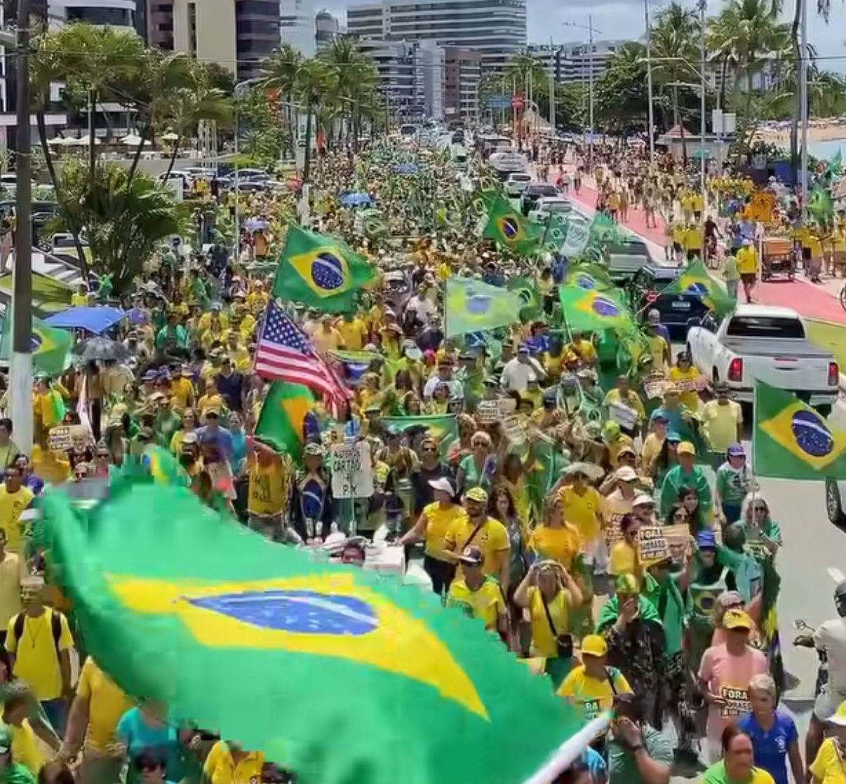 Leonardo Dias ironiza ato da esquerda e compara com mobilização da direita