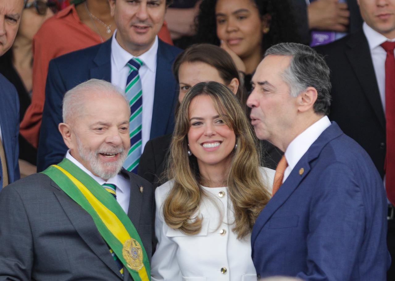Procuradora da Fazenda e namorada de Barroso recebeu R$ 303 mil em honorários da AGU em julho