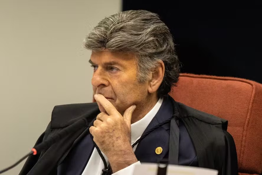 Fux critica intervenção de Flavio Dino em voto de Moraes e diz que não aceitará interferência