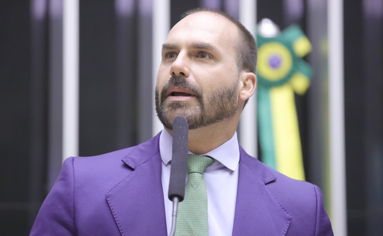 Eduardo Bolsonaro se manifesta após ser denunciado pela PGR: “Denúncia fajuta dos lacaios”