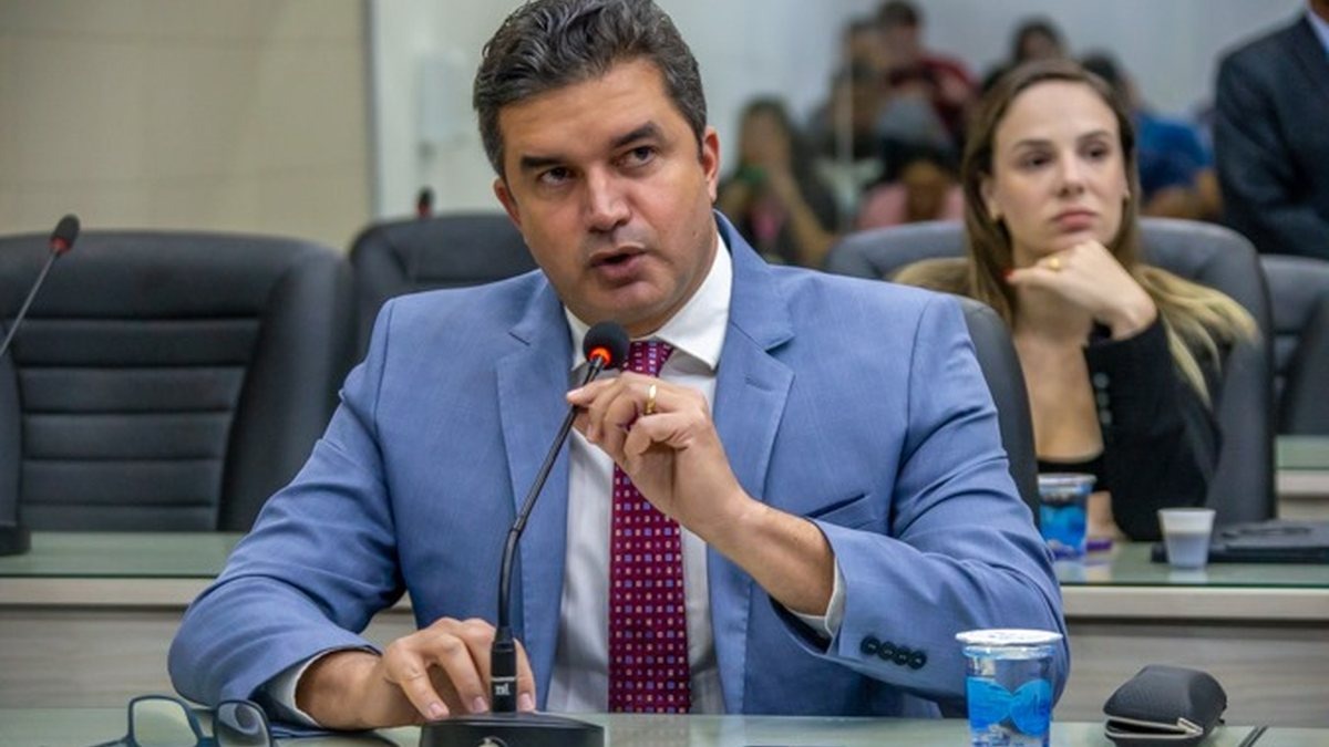 Rui Palmeira perde a cabeça, bate na mesa e pode parar no Conselho de Ética na Câmara de Vereadores