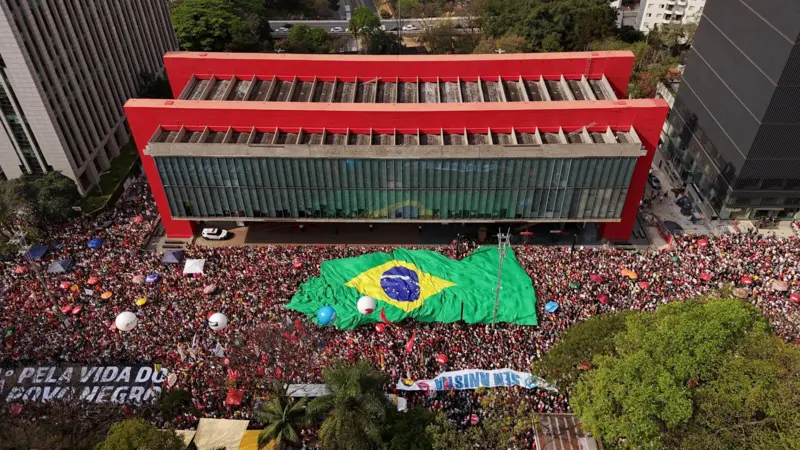 Ato contra PEC da Blindagem na Paulista reúne 42,4 mil pessoas, estima USP
