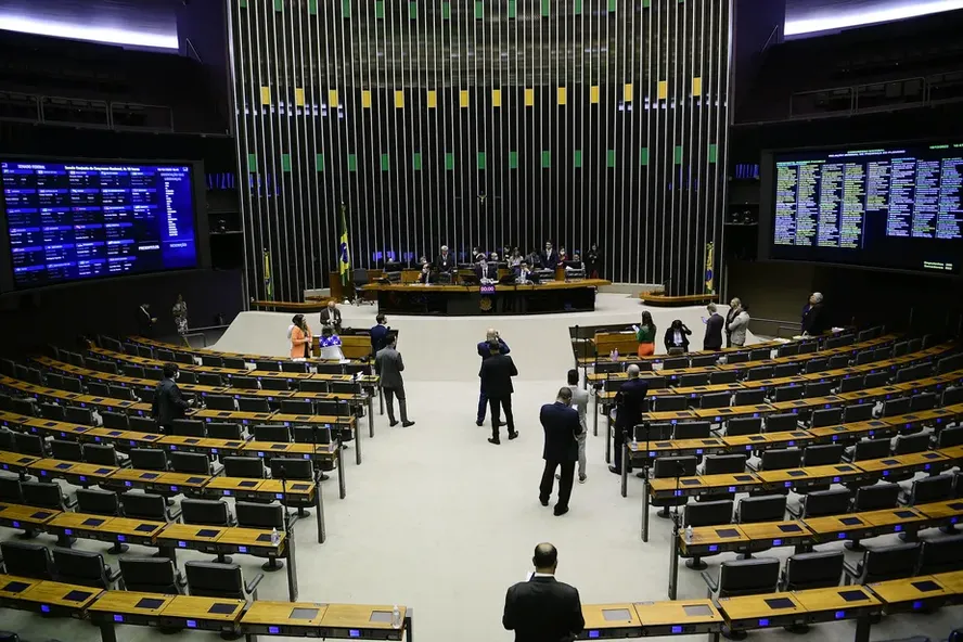 PEC da Blindagem divide Congresso