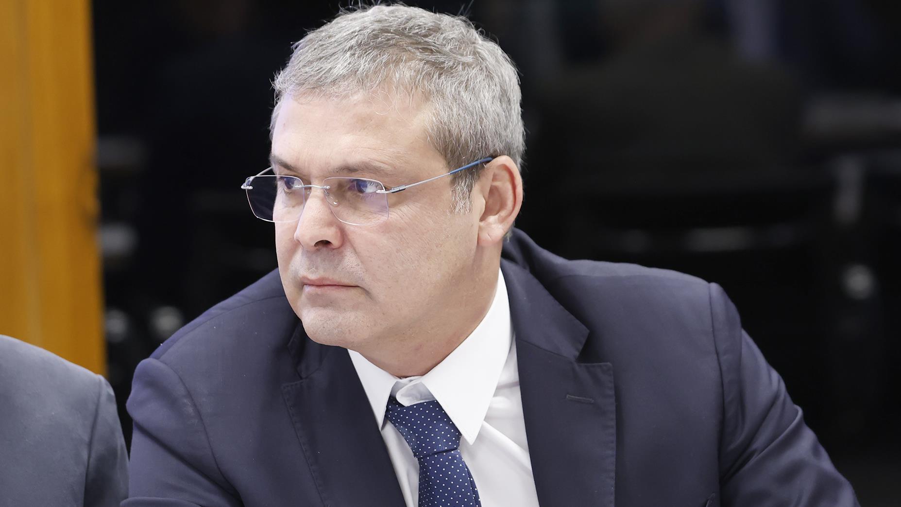 Lindbergh reage à nomeação de Eduardo: “O maior escândalo de Brasília”