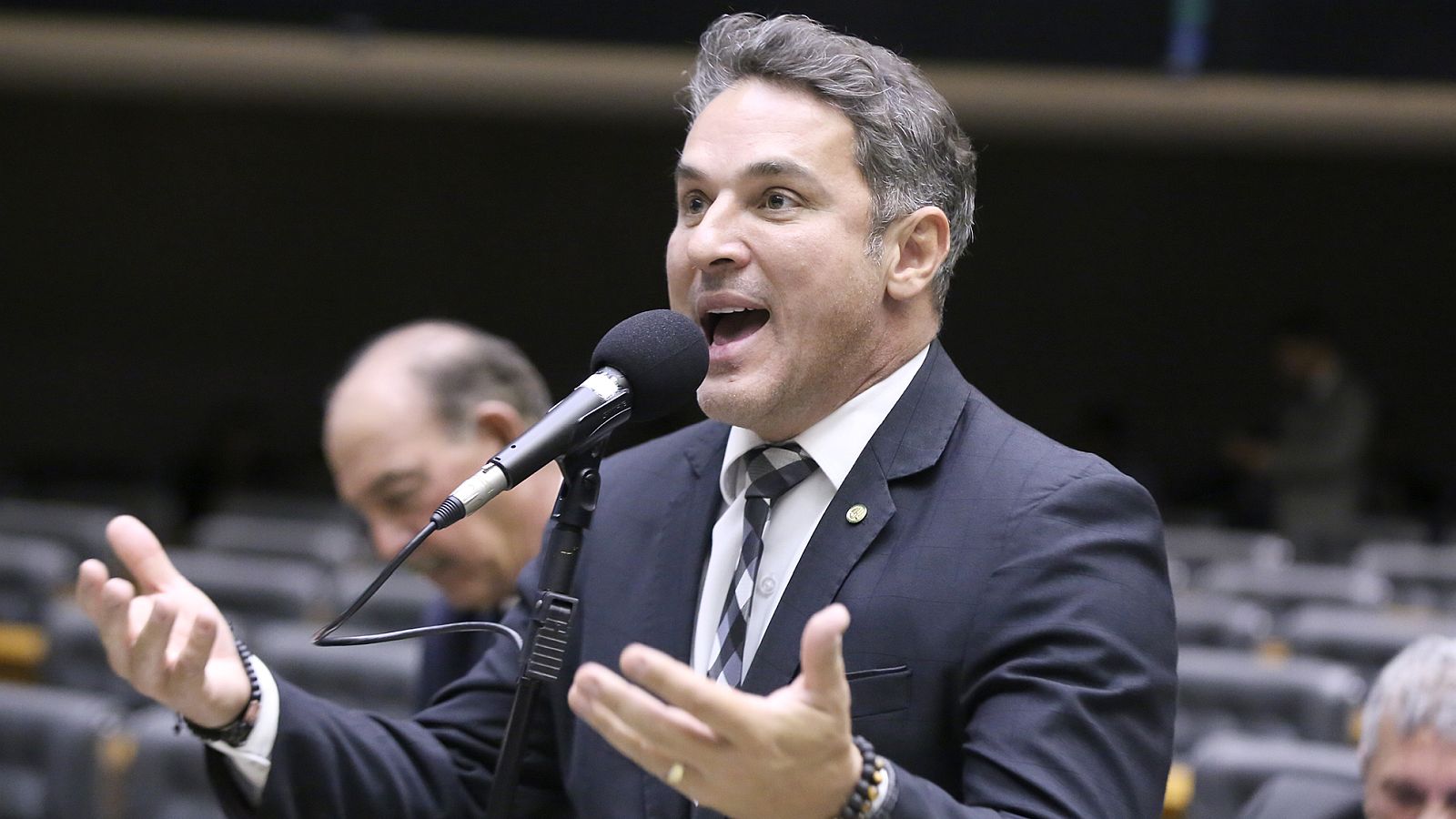 Zucco diz que condenação de Bolsonaro reforça movimento pela anistia