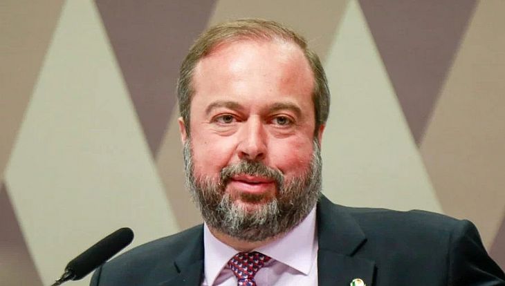 Ministro diz que Brasil precisa se planejar para desenvolver defesa nuclear