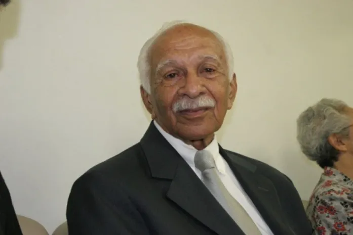 Câmara de Maceió homenageia professor José Moacir Teófilo com moções de pesar