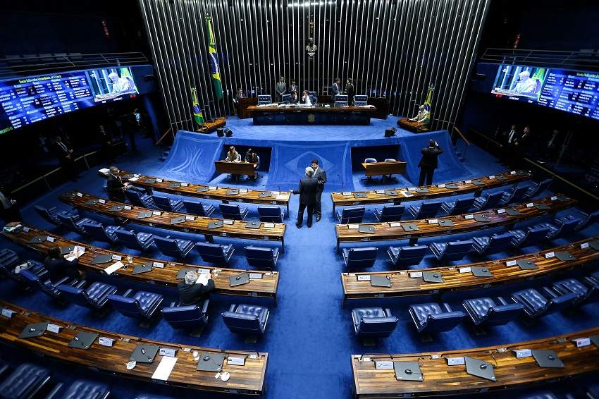 Servidores recebem quase R$ 200 mil em comissões do Senado que não funcionam