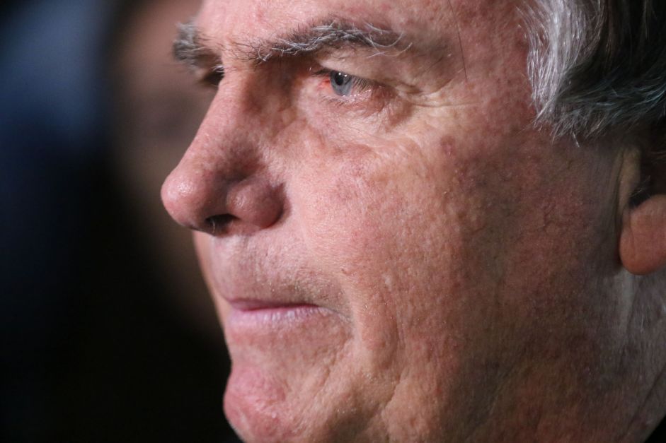 Flávio Bolsonaro diz que pai chegou a ficar sem respirar