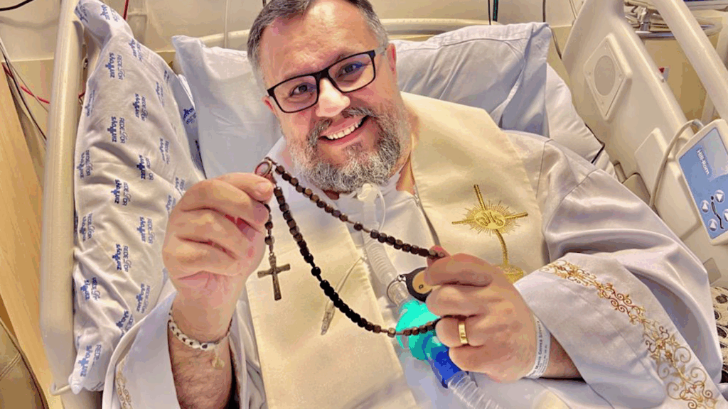 Padre Márlon recebe alta após enfrentar doença rara e tratamento intenso