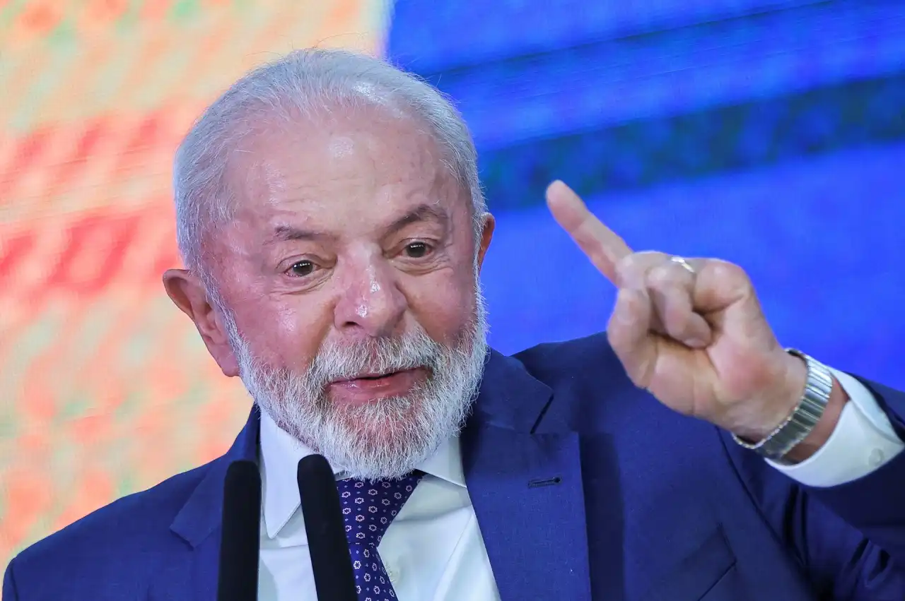 Lula critica “baixo nível” do Congresso e faz discurso com tom eleitoral em evento com presidente da Câmara
